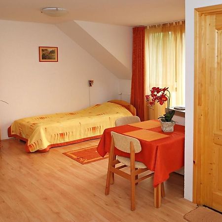 Centrum Apartmanhaz Pécs Buitenkant foto