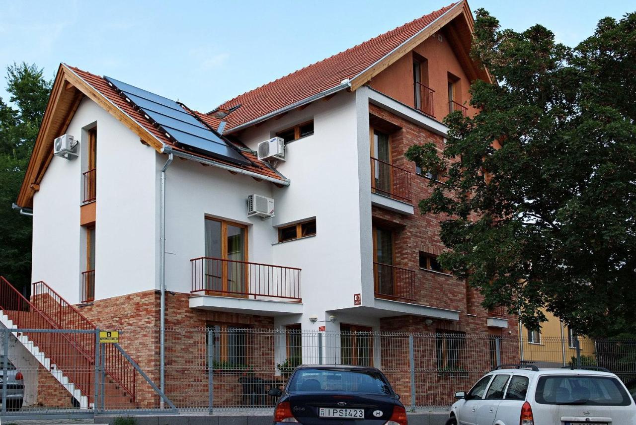 Centrum Apartmanhaz Pécs Buitenkant foto