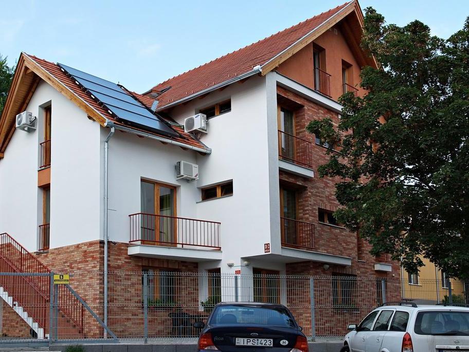 Centrum Apartmanhaz Pécs Buitenkant foto