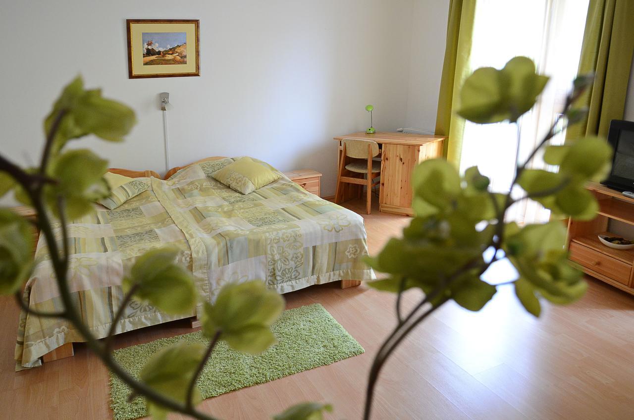 Centrum Apartmanhaz Pécs Buitenkant foto