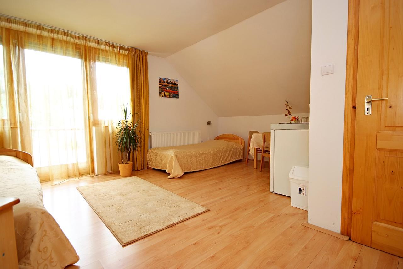 Centrum Apartmanhaz Pécs Buitenkant foto