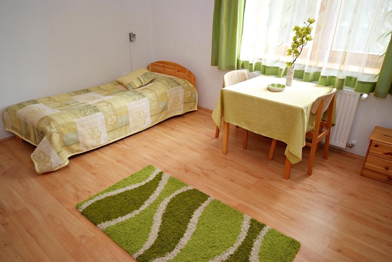 Centrum Apartmanhaz Pécs Buitenkant foto