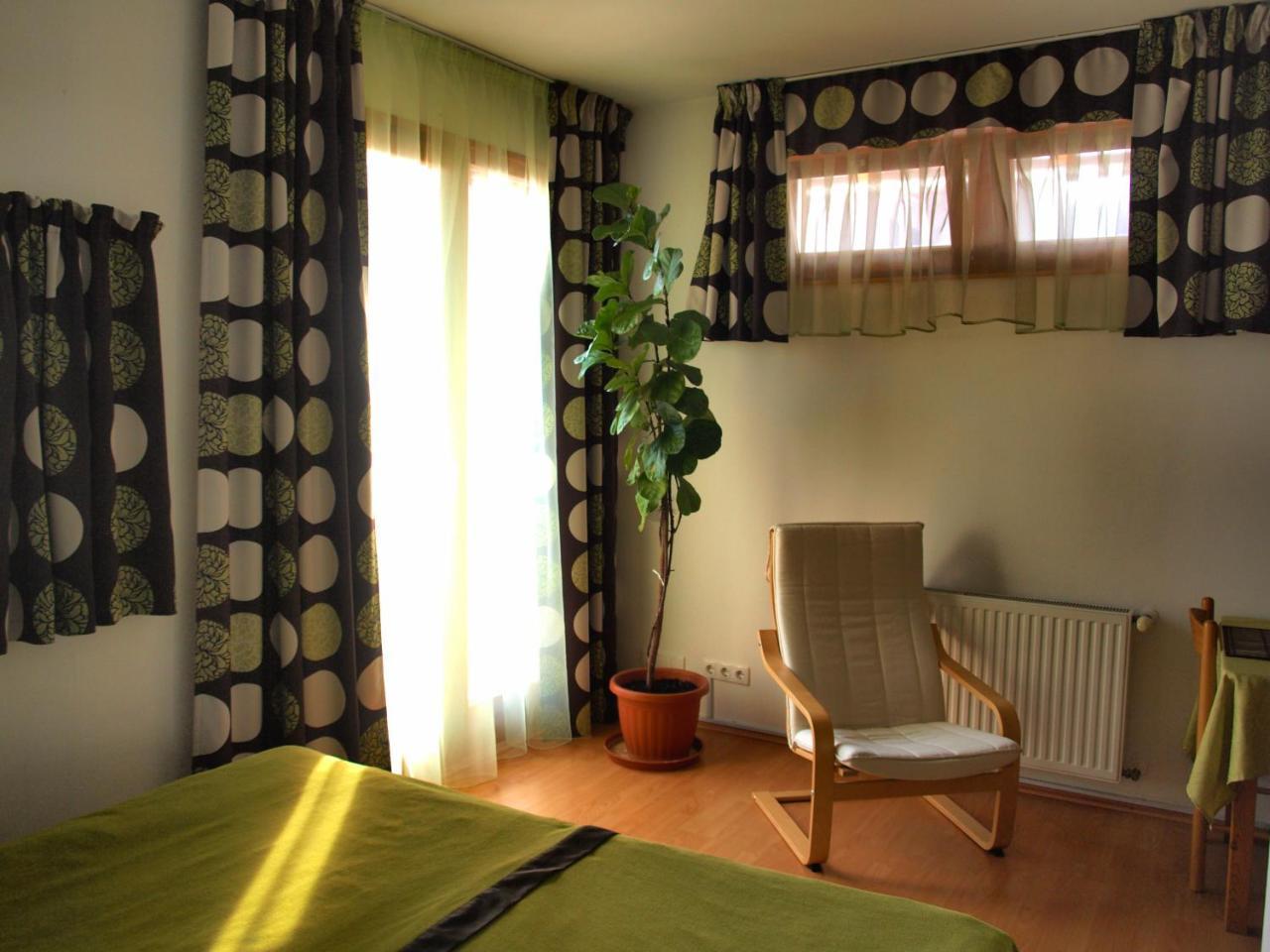 Centrum Apartmanhaz Pécs Buitenkant foto